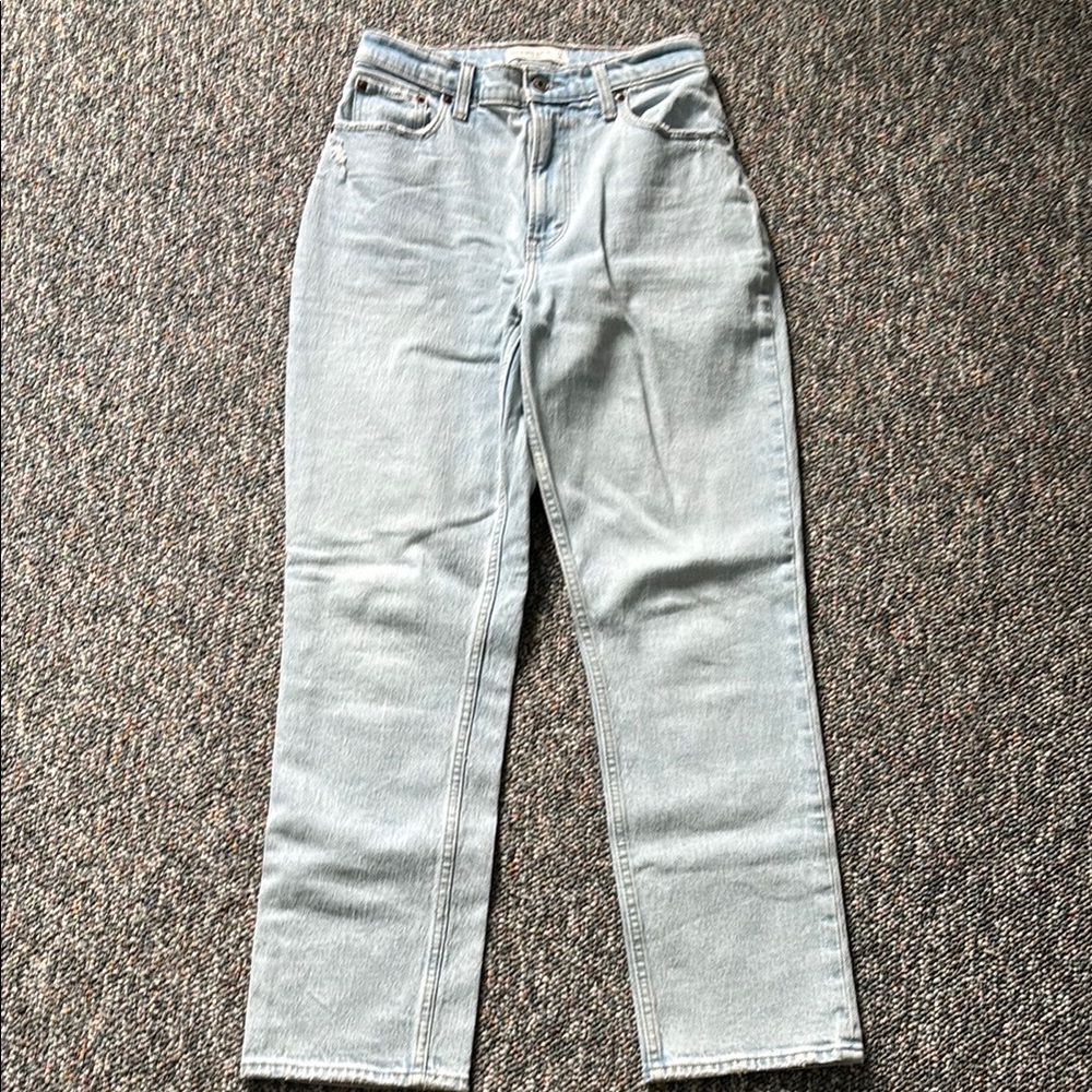 Abercrombie & Fitch Light “The 90s” Straight Ultra High Jeans (Curve Love)